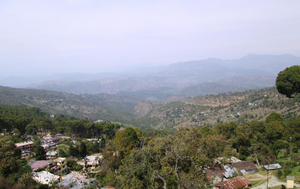 Ranikhet Grand Hotel Exterior foto